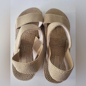 NWT Women's Soft Platform Arch Support Sandals Elastic Straps Lightweight Soda